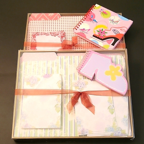 NEW Stationery Set! Romantic Roses & Hydrangeas, 2 Bonus Notebooks! - Picture 2 of 11